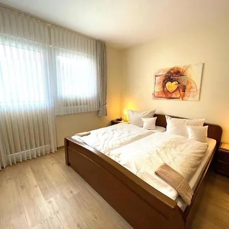 ガストホフ ペンション ウンド フェヴォス ツル ツウィーレ