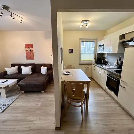 ガストホフ ペンション ウンド フェヴォス ツル ツウィーレ アパート *